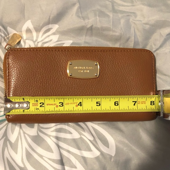 Michael Kors long wallet. - Picture 5 of 6